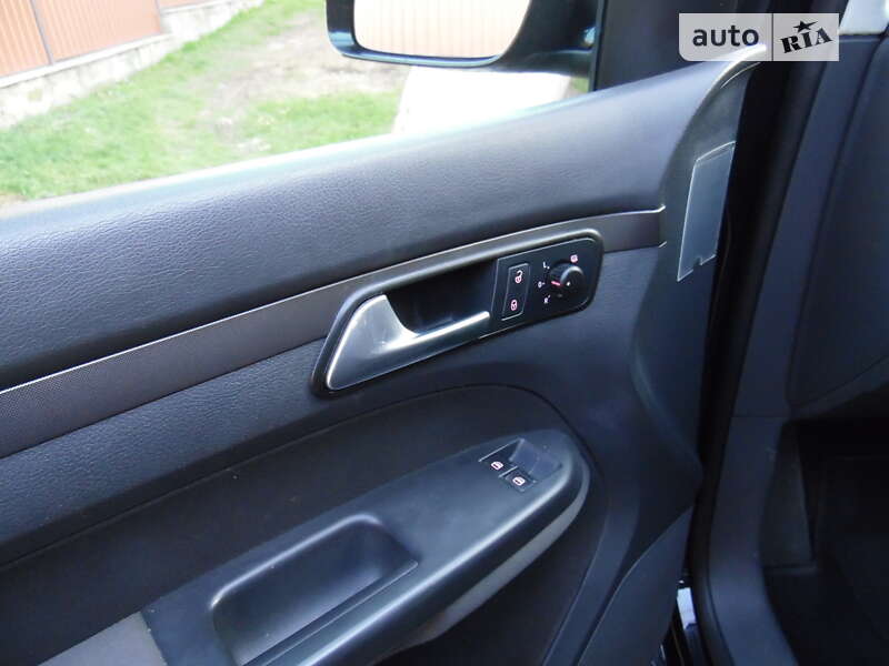 Мінівен Volkswagen Touran 2008 в Стрию