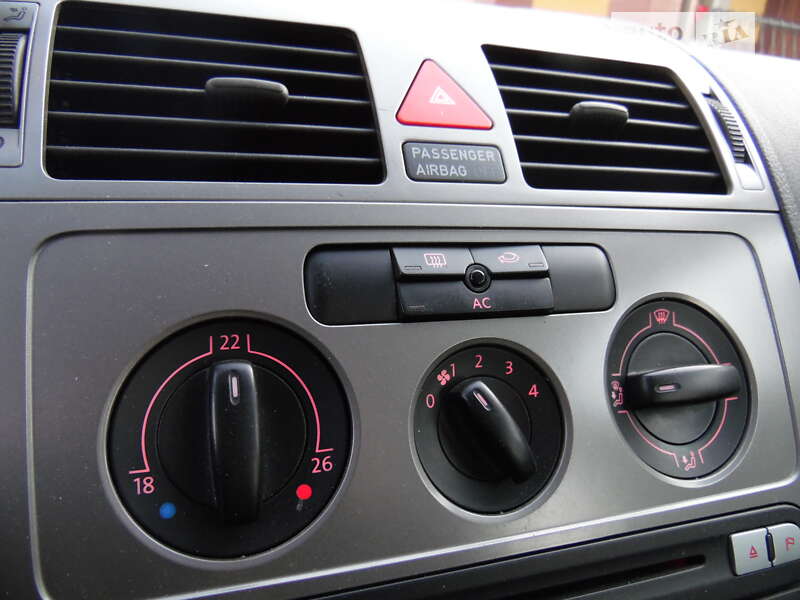 Мінівен Volkswagen Touran 2008 в Стрию