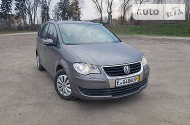 Мінівен Volkswagen Touran 2009 в  фото 2 Мінівен Volkswagen Touran 2009 в