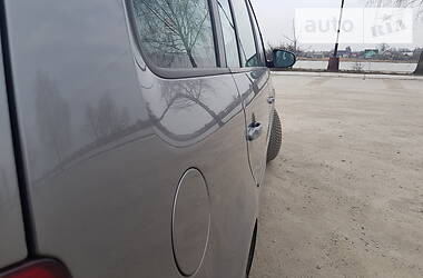 Мінівен Volkswagen Touran 2009 в  фото 16 Мінівен Volkswagen Touran 2009 в