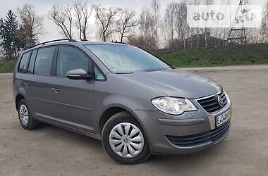 Мінівен Volkswagen Touran 2009 в  фото 3 Мінівен Volkswagen Touran 2009 в