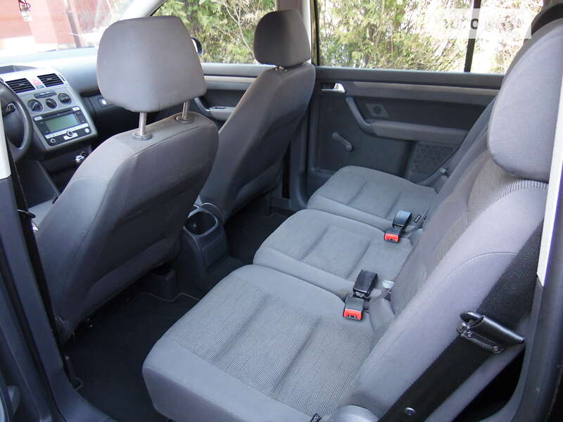Мінівен Volkswagen Touran 2008 в Стрию