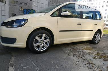 Мінівен Volkswagen Touran 2015 в 