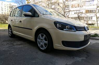 Мінівен Volkswagen Touran 2015 в 