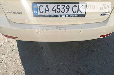 Мінівен Volkswagen Touran 2015 в 