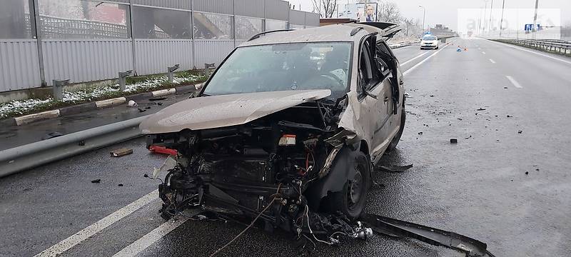 Мінівен Volkswagen Touran 2012 в Макарові фото 9 Мінівен Volkswagen Touran 2012 в Макарові