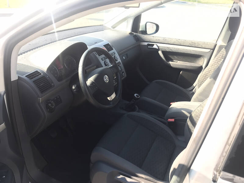 Мінівен Volkswagen Touran 2010 в Луцьку