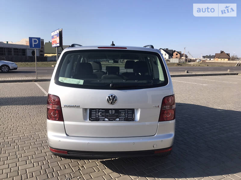 Мінівен Volkswagen Touran 2010 в Луцьку