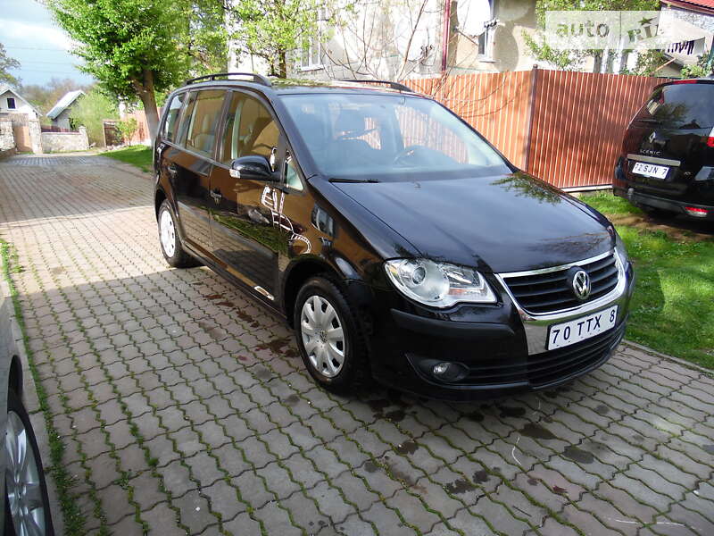 Мінівен Volkswagen Touran 2008 в Стрию