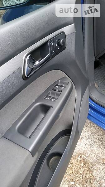 Мінівен Volkswagen Touran 2006 в Конотопі