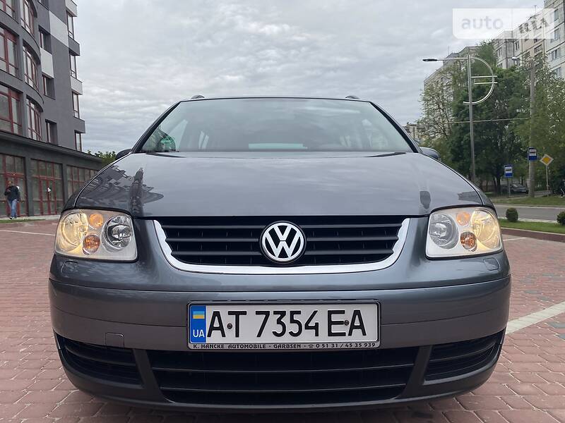 Універсал Volkswagen Touran 2006 в Івано-Франківську