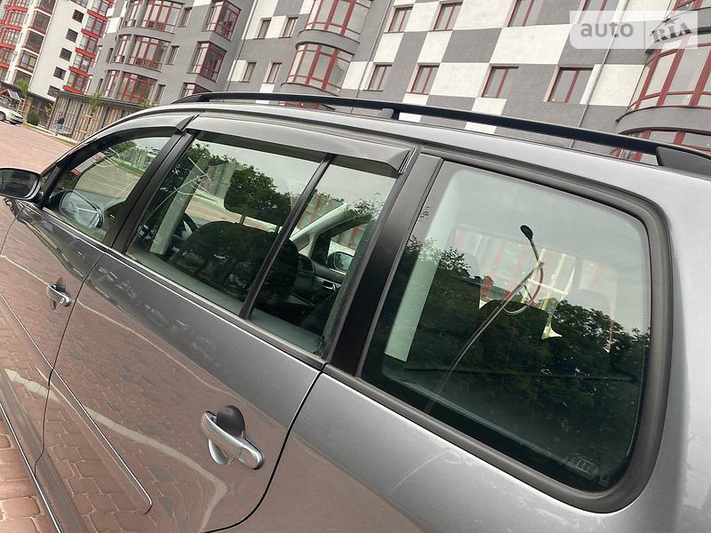 Універсал Volkswagen Touran 2006 в Івано-Франківську