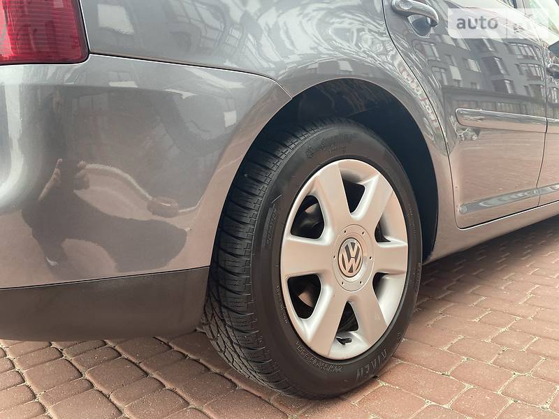 Універсал Volkswagen Touran 2006 в Івано-Франківську