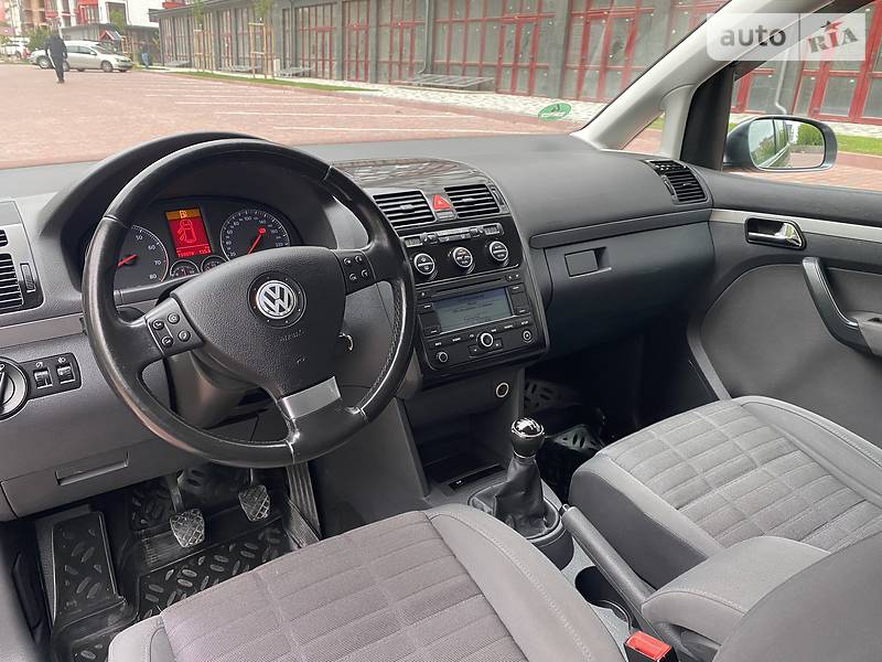 Універсал Volkswagen Touran 2006 в Івано-Франківську