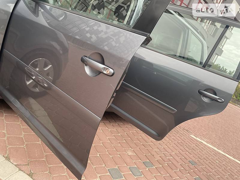 Універсал Volkswagen Touran 2006 в Івано-Франківську