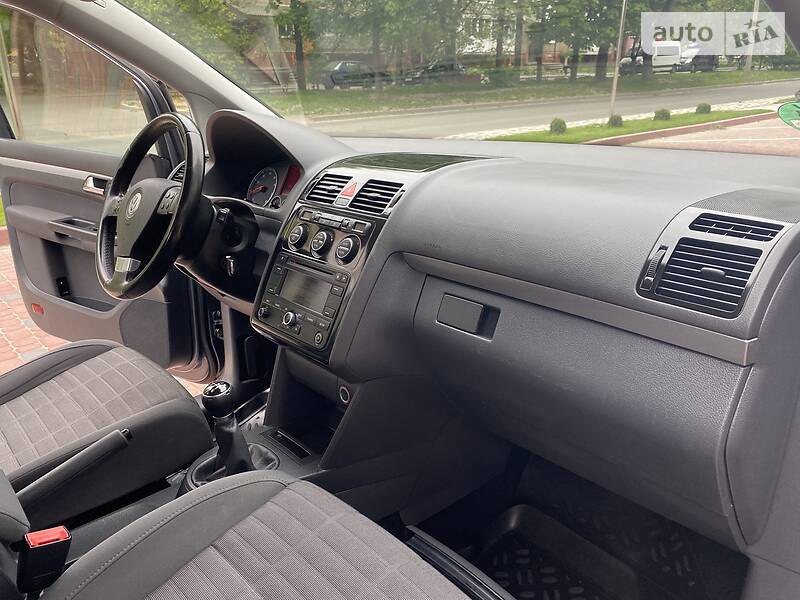 Універсал Volkswagen Touran 2006 в Івано-Франківську