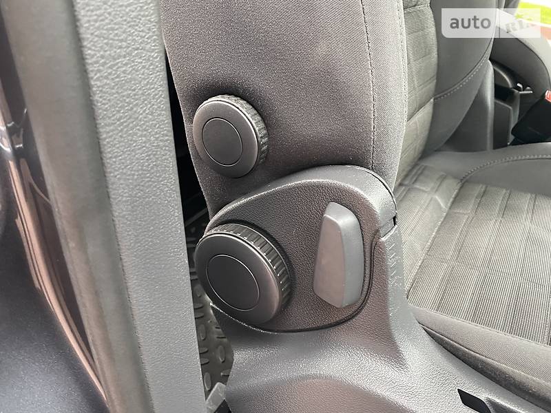 Універсал Volkswagen Touran 2006 в Івано-Франківську