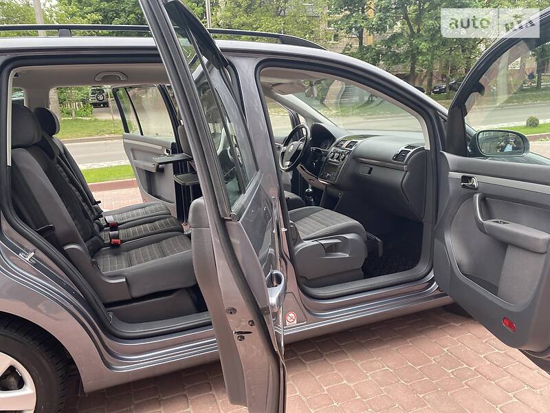 Універсал Volkswagen Touran 2006 в Івано-Франківську