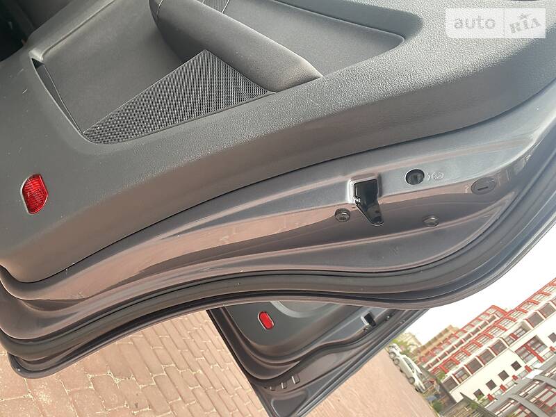 Універсал Volkswagen Touran 2006 в Івано-Франківську