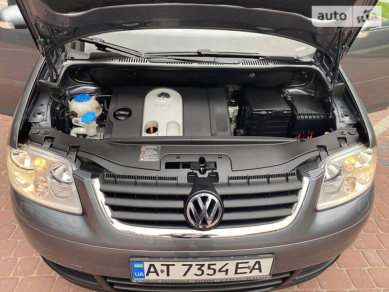 Універсал Volkswagen Touran 2006 в Івано-Франківську