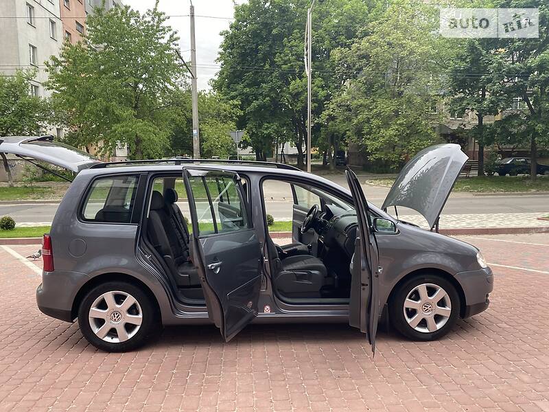 Універсал Volkswagen Touran 2006 в Івано-Франківську