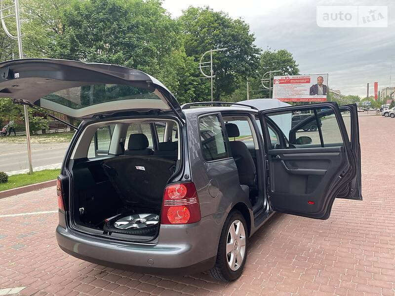 Універсал Volkswagen Touran 2006 в Івано-Франківську