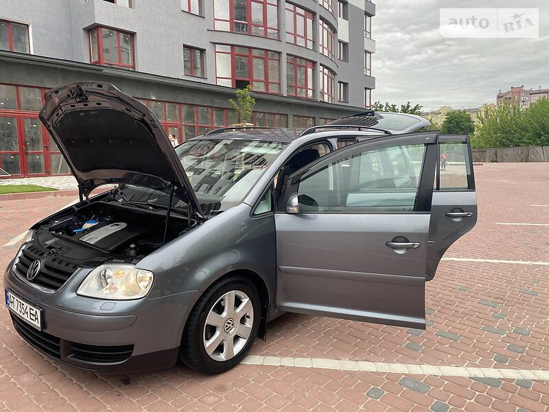 Універсал Volkswagen Touran 2006 в Івано-Франківську