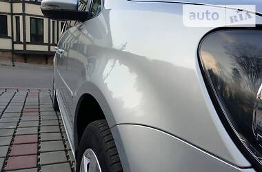 Мінівен Volkswagen Touran 2011 в 