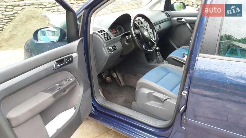 Минивэн Volkswagen Touran 2003 в Тячеве