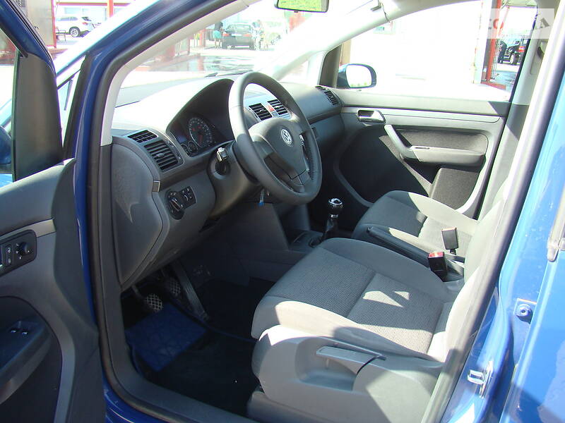 Мінівен Volkswagen Touran 2007 в Луцьку