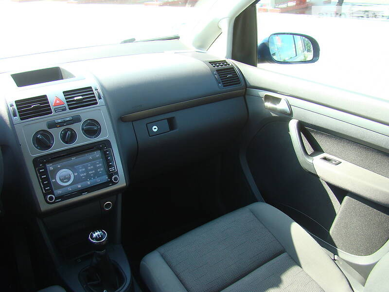 Мінівен Volkswagen Touran 2007 в Луцьку