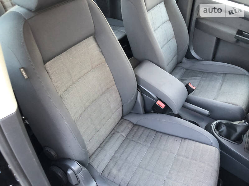 Мінівен Volkswagen Touran 2006 в Хмельницькому