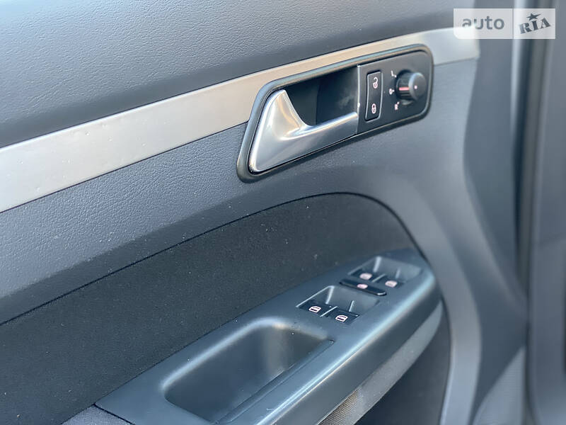 Мінівен Volkswagen Touran 2008 в Рівному