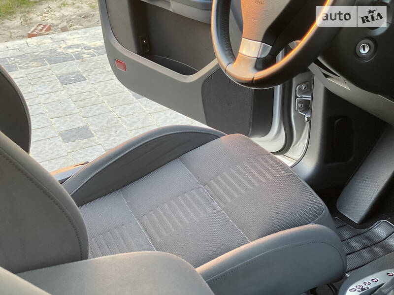 Мінівен Volkswagen Touran 2008 в Рівному