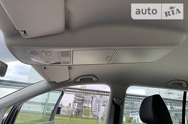 Мінівен Volkswagen Touran 2013 в 
