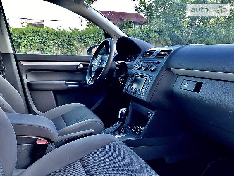 Мінівен Volkswagen Touran 2013 в Києві
