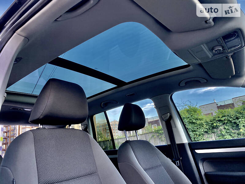 Мінівен Volkswagen Touran 2013 в Києві