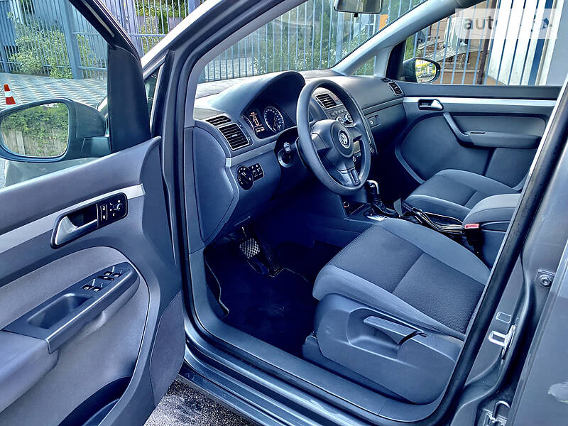 Мінівен Volkswagen Touran 2013 в Києві