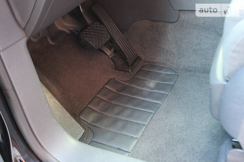 Універсал Volkswagen Touran 2005 в Львові