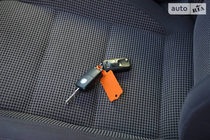 Універсал Volkswagen Touran 2005 в Львові