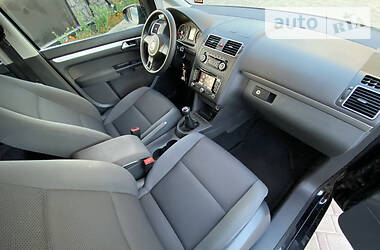 Мінівен Volkswagen Touran 2011 в 