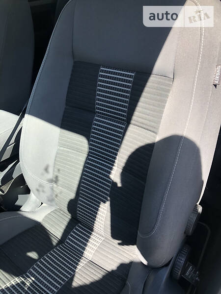 Мінівен Volkswagen Touran 2008 в Броварах фото 36 Мінівен Volkswagen Touran 2008 в Броварах