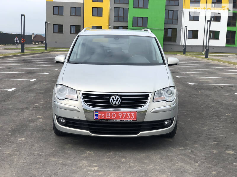 Мінівен Volkswagen Touran 2008 в Рівному