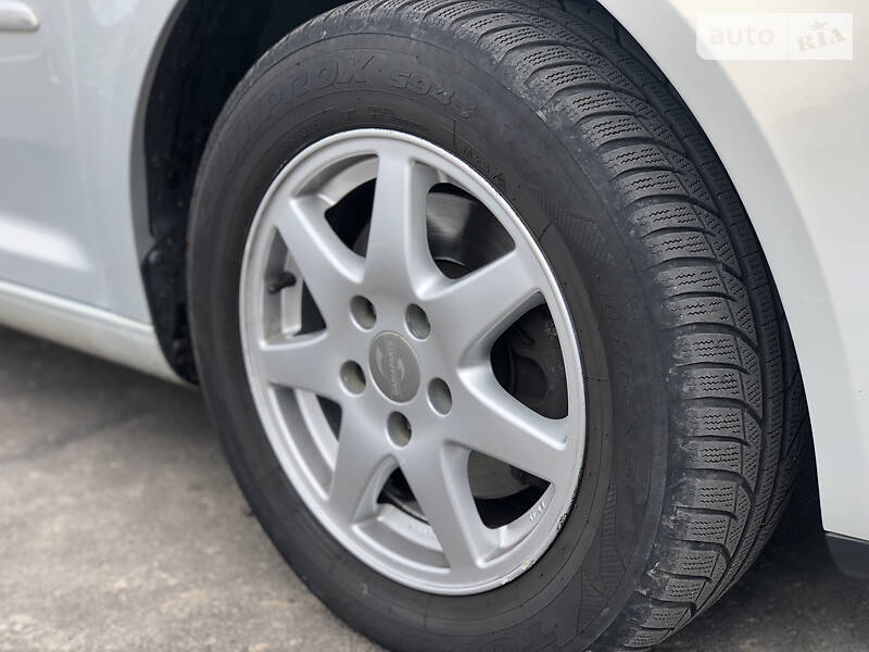 Мінівен Volkswagen Touran 2008 в Рівному
