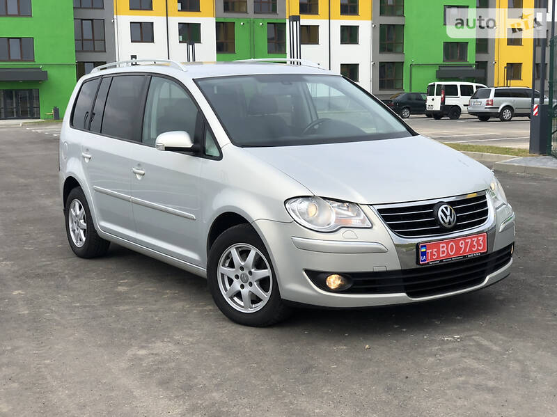 Мінівен Volkswagen Touran 2008 в Рівному