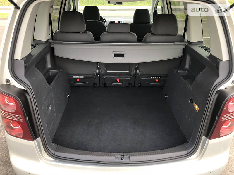 Мінівен Volkswagen Touran 2008 в Рівному
