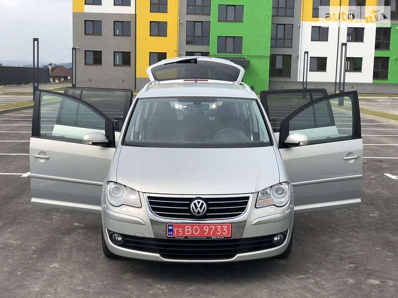 Мінівен Volkswagen Touran 2008 в Рівному