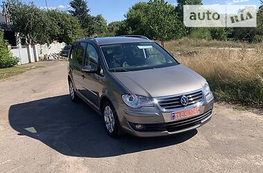Мінівен Volkswagen Touran 2010 в 