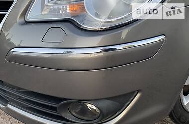 Мінівен Volkswagen Touran 2010 в 