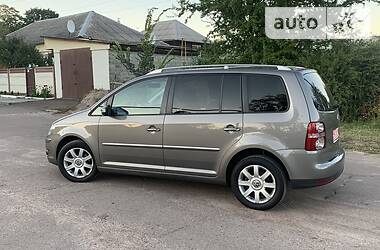 Мінівен Volkswagen Touran 2010 в 